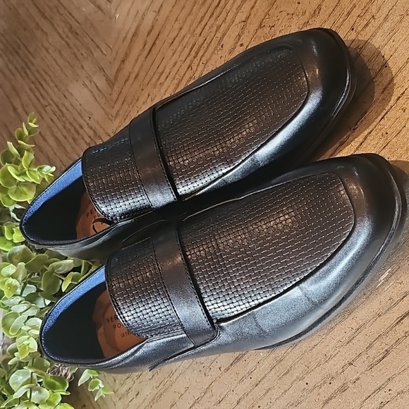 Perry Ellis Black Slip-On Loafers with Modern Silhouette - Picture 1 of 8